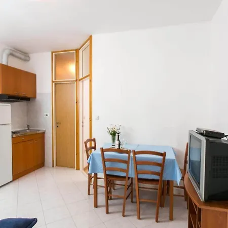 Old Town View- One Bedroom 3 Adults