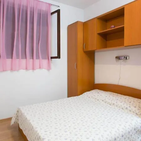 Old Town View- One Bedroom 3 Adults شقة *